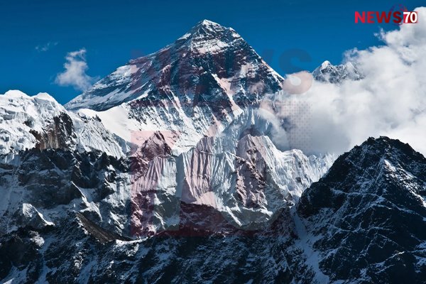 Mount Everest Sees One of Its Worst Disasters: Nearly 1,000 Stranded
