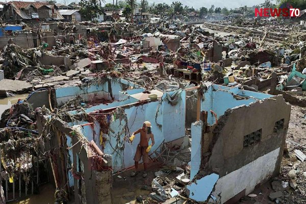 Philippines, Vietnam Hit by Typhoon Killing Nearly 200; Storm Weakens